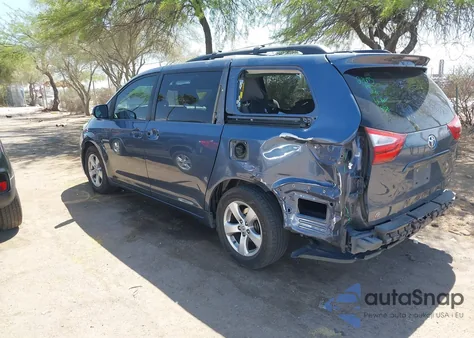 2015 Toyota Sienna Le 8 Passenger z USA, uszkodzony, nr VIN 5TDKK3DC5FS595278